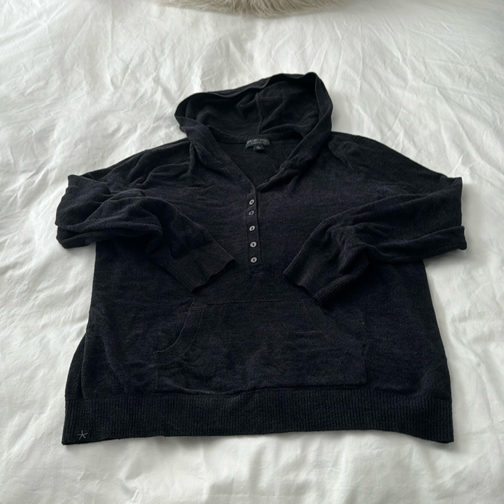 Barefoot Dreams long sleeve hoodie with kangaroo pocket.
